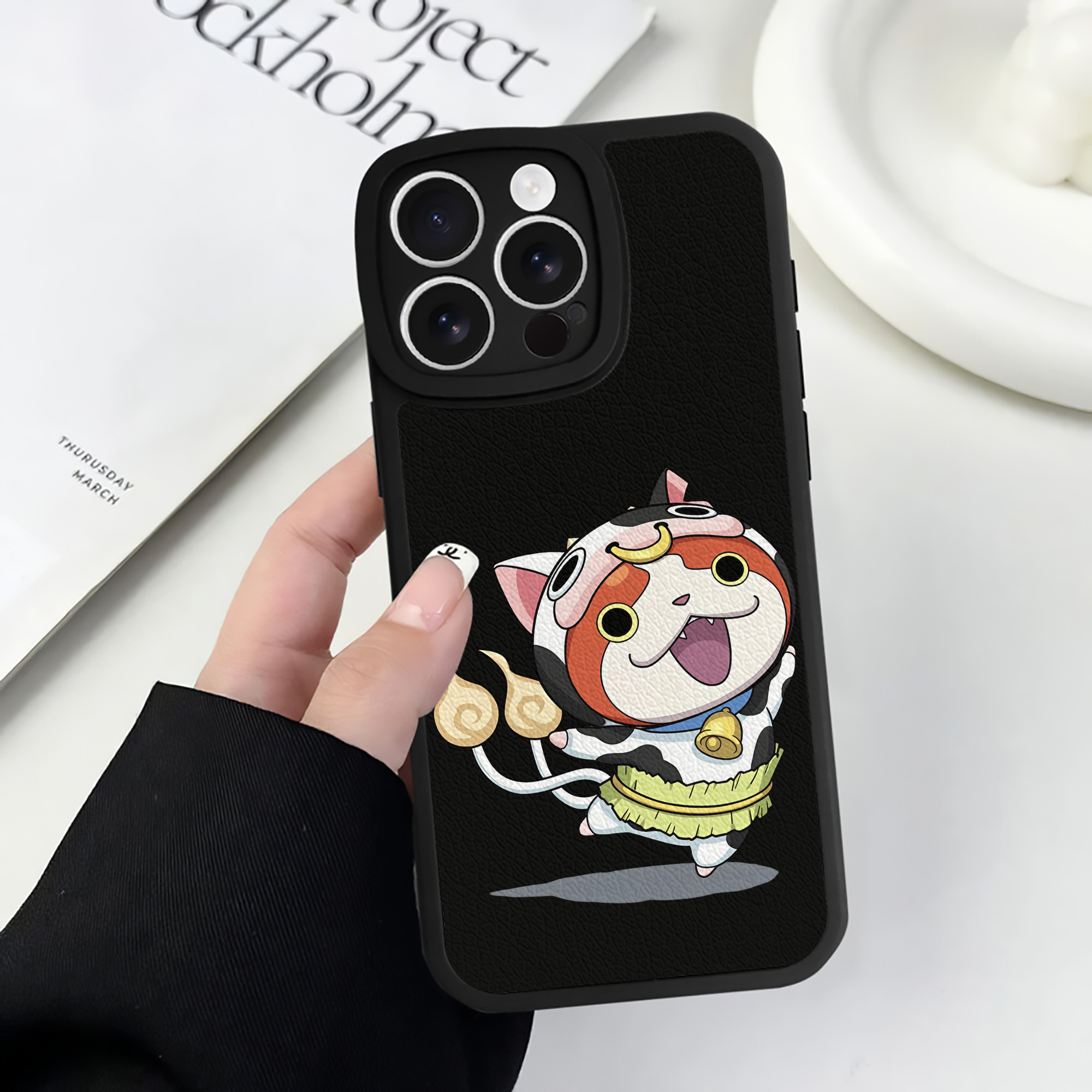 （画像用） 妖怪ウォッチ Yo-kai Watch 【iPhone 16シリーズ対応】シリコンスマホケース（レザー調） 材質：シリコン